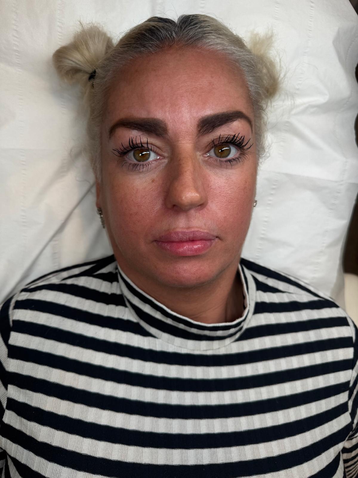 Powder Brows — before