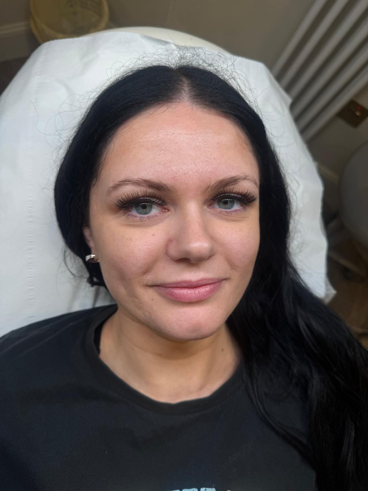 Powder Brows — before