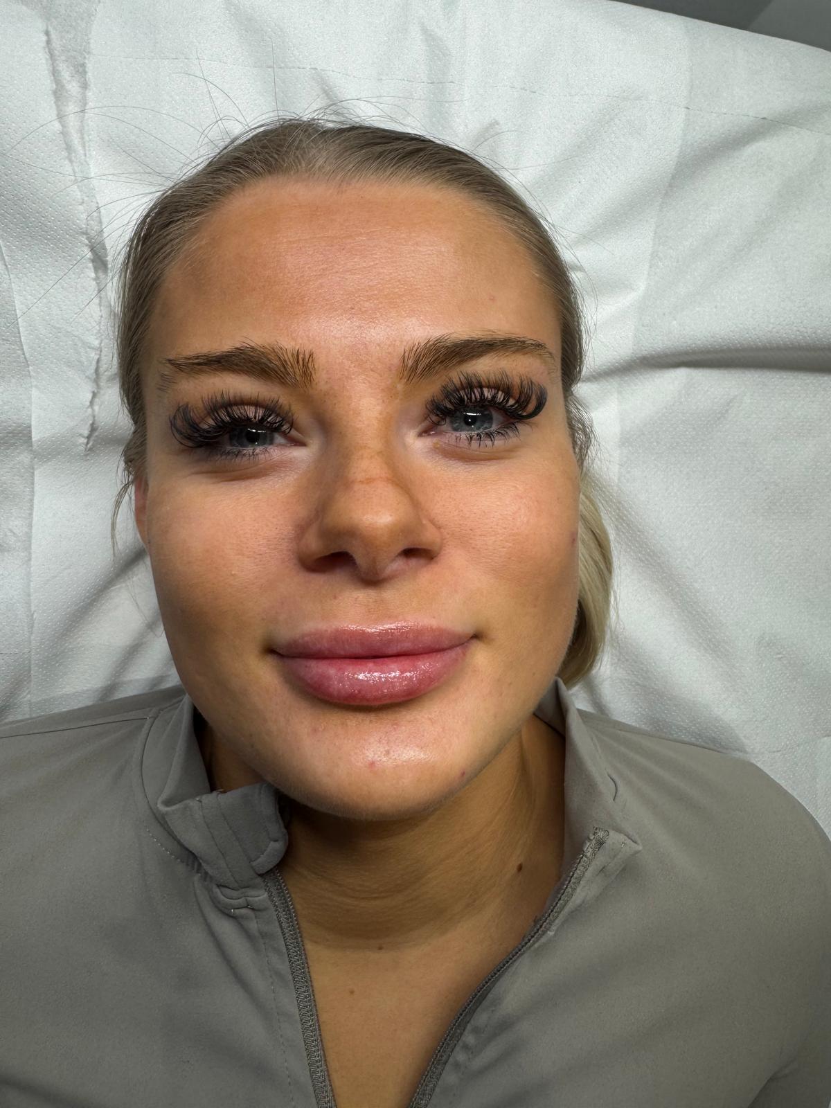 Powder Brows — before